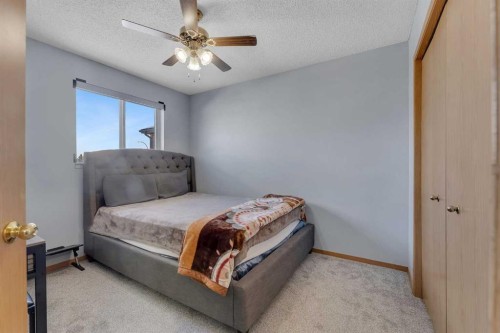 3790 Catalina Boulevard Ne, Calgary, AB - Indoor Photo Showing Bedroom