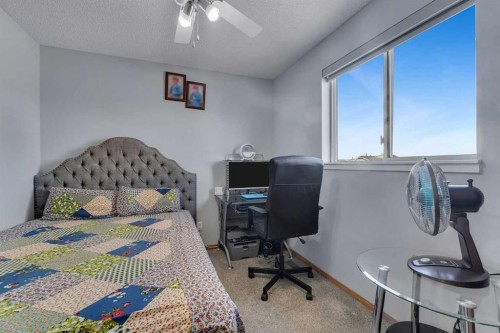 3790 Catalina Boulevard Ne, Calgary, AB - Indoor Photo Showing Bedroom