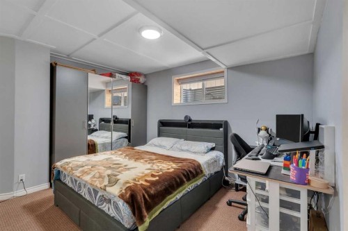 3790 Catalina Boulevard Ne, Calgary, AB - Indoor Photo Showing Bedroom