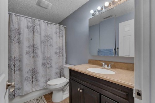 3790 Catalina Boulevard Ne, Calgary, AB - Indoor Photo Showing Bathroom