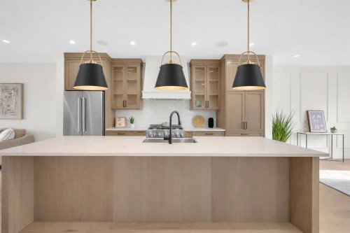 8140 47 Avenue Nw, Calgary, AB - Indoor Photo Showing Kitchen With Double Sink With Upgraded Kitchen