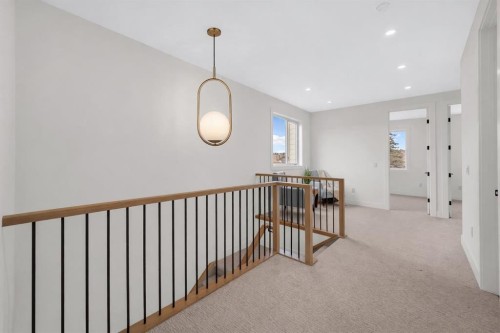 8140 47 Avenue Nw, Calgary, AB - Indoor Photo Showing Other Room