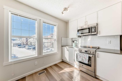 272 Cranbrook Square Se, Calgary, AB - Indoor Photo Showing Kitchen