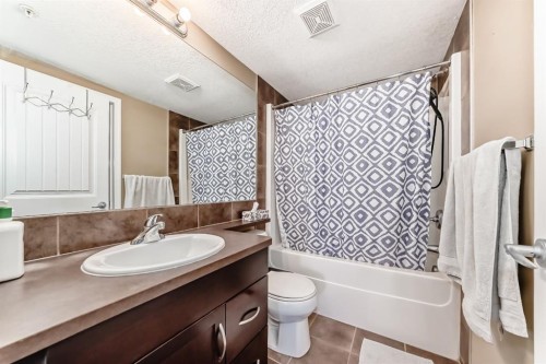 4216-31 Country Village Manor Ne, Calgary, AB - Indoor Photo Showing Bathroom