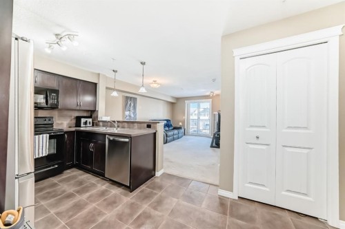 4216-31 Country Village Manor Ne, Calgary, AB - Indoor Photo Showing Kitchen