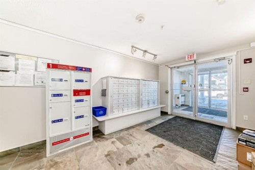 4216-31 Country Village Manor Ne, Calgary, AB - Indoor