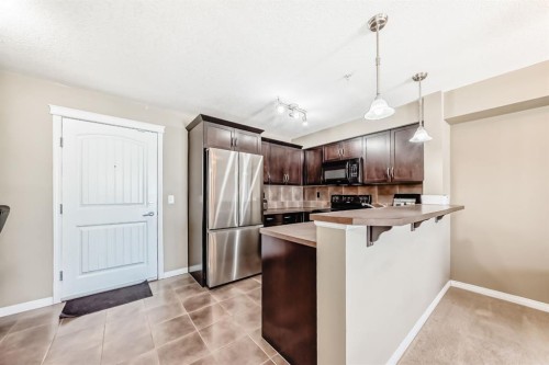 4216-31 Country Village Manor Ne, Calgary, AB - Indoor Photo Showing Kitchen