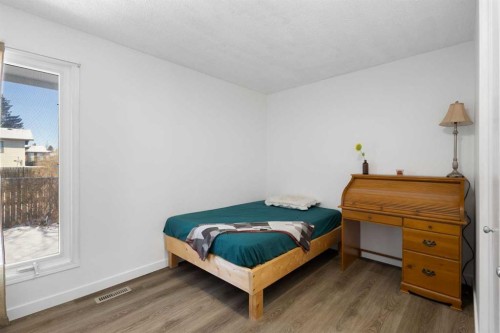 95 Beddington Way Ne, Calgary, AB - Indoor Photo Showing Bedroom