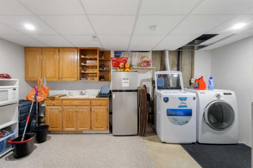 95 Beddington Way Ne, Calgary, AB - Indoor Photo Showing Laundry Room