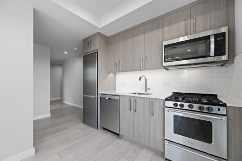 841-110 18A Street Nw, Calgary, AB - Indoor Photo Showing Kitchen With Stainless Steel Kitchen