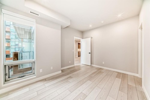 325-110 18A Street Nw, Calgary, AB - Indoor Photo Showing Other Room