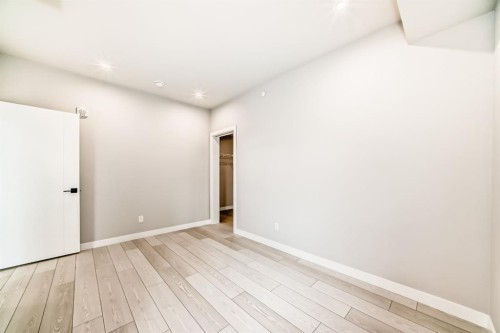 325-110 18A Street Nw, Calgary, AB - Indoor Photo Showing Other Room