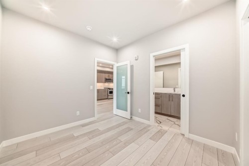 325-110 18A Street Nw, Calgary, AB - Indoor Photo Showing Other Room