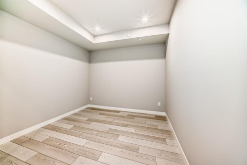 325-110 18A Street Nw, Calgary, AB - Indoor Photo Showing Other Room