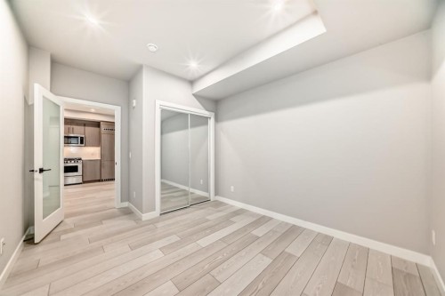 325-110 18A Street Nw, Calgary, AB - Indoor Photo Showing Other Room