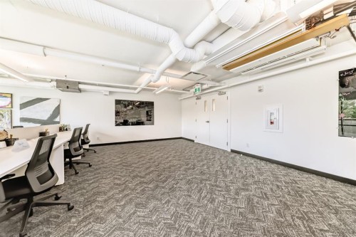 325-110 18A Street Nw, Calgary, AB - Indoor Photo Showing Garage