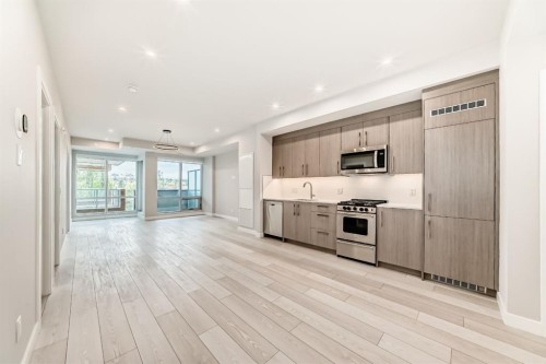 325-110 18A Street Nw, Calgary, AB - Indoor Photo Showing Kitchen