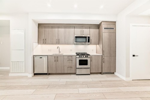 325-110 18A Street Nw, Calgary, AB - Indoor Photo Showing Kitchen