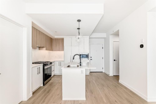 415-8375 Broadcast Avenue Sw, Calgary, AB - Indoor Photo Showing Kitchen With Upgraded Kitchen