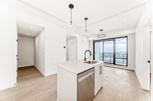 415-8375 Broadcast Avenue Sw, Calgary, AB - Indoor Photo Showing Kitchen With Upgraded Kitchen