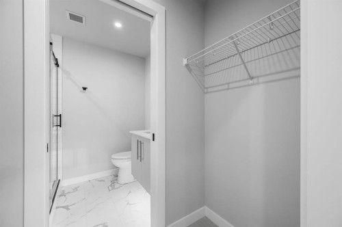 307-8375 Broadcast Avenue Sw, Calgary, AB - Indoor Photo Showing Bathroom