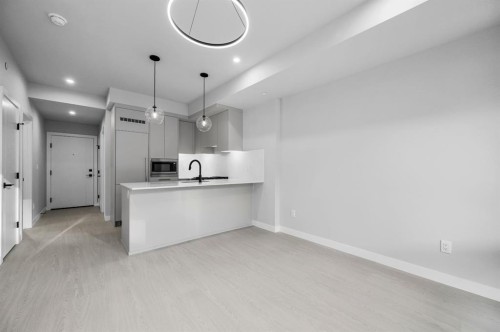 307-8375 Broadcast Avenue Sw, Calgary, AB - Indoor Photo Showing Kitchen