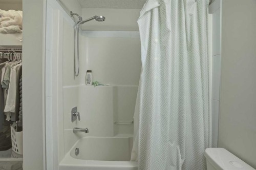 206-12 Sage Hill Terrace Nw, Calgary, AB - Indoor Photo Showing Bathroom