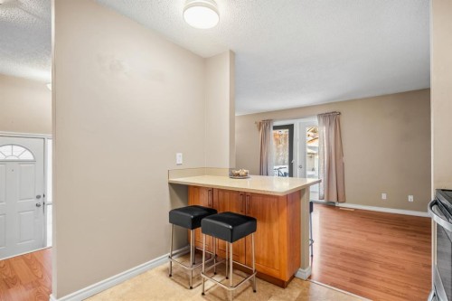 338 Georgian Villas Ne, Calgary, AB - Indoor Photo Showing Other Room