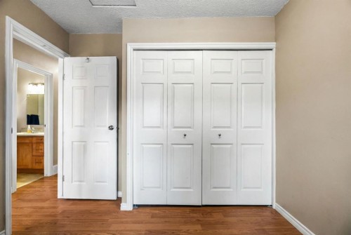 338 Georgian Villas Ne, Calgary, AB - Indoor Photo Showing Other Room