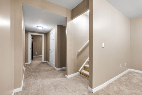 338 Georgian Villas Ne, Calgary, AB - Indoor Photo Showing Other Room