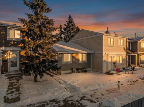 338 Georgian Villas Ne, Calgary, AB - Outdoor