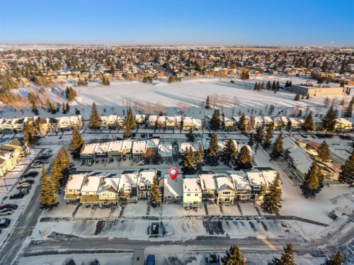 338 Georgian Villas Ne, Calgary, AB - Outdoor With View