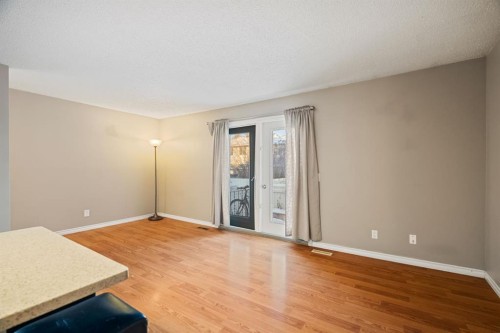 338 Georgian Villas Ne, Calgary, AB - Indoor Photo Showing Other Room