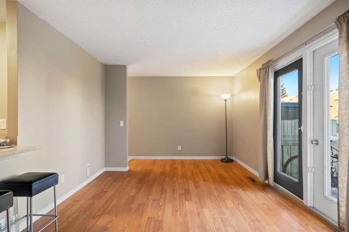 338 Georgian Villas Ne, Calgary, AB - Indoor Photo Showing Other Room