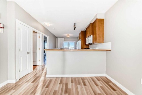 309-1540 17 Avenue Sw, Calgary, AB - Indoor Photo Showing Other Room