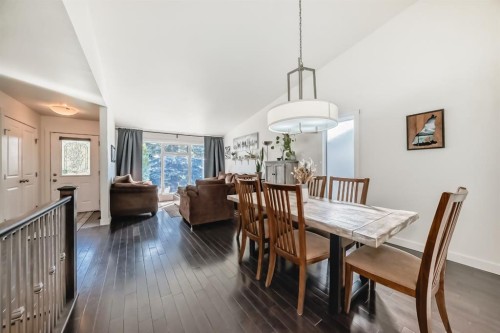 208 Woodbine Boulevard Sw, Calgary, AB - Indoor Photo Showing Dining Room
