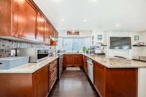 208 Woodbine Boulevard Sw, Calgary, AB - Indoor Photo Showing Kitchen With Double Sink