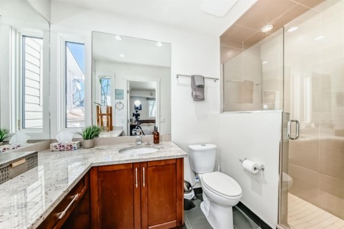 208 Woodbine Boulevard Sw, Calgary, AB - Indoor Photo Showing Bathroom