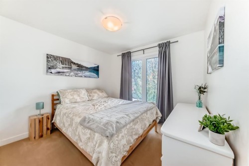 208 Woodbine Boulevard Sw, Calgary, AB - Indoor Photo Showing Bedroom