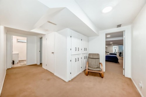 208 Woodbine Boulevard Sw, Calgary, AB - Indoor Photo Showing Other Room