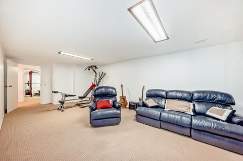 208 Woodbine Boulevard Sw, Calgary, AB - Indoor Photo Showing Gym Room
