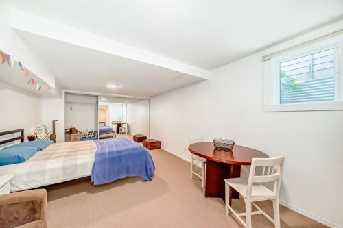 208 Woodbine Boulevard Sw, Calgary, AB - Indoor Photo Showing Bedroom