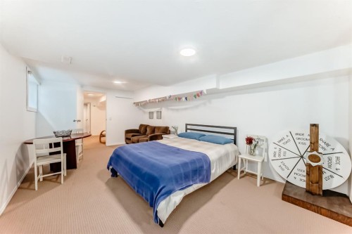 208 Woodbine Boulevard Sw, Calgary, AB - Indoor Photo Showing Bedroom