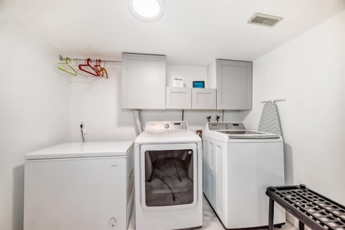 208 Woodbine Boulevard Sw, Calgary, AB - Indoor Photo Showing Laundry Room