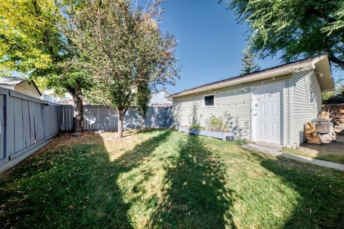 208 Woodbine Boulevard Sw, Calgary, AB - Outdoor