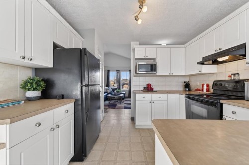 131 Covepark Place Ne, Calgary, AB - Indoor Photo Showing Kitchen