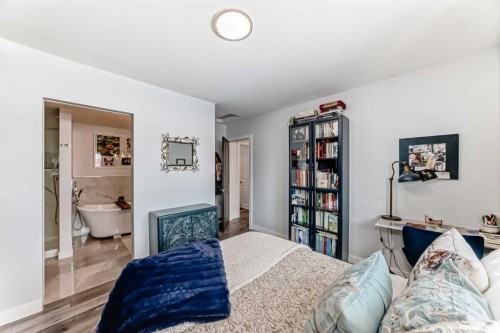 3304 46 Street Sw, Calgary, AB - Indoor Photo Showing Bedroom