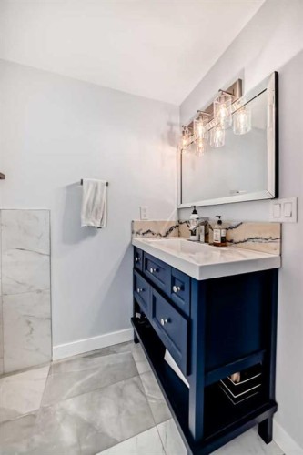 3304 46 Street Sw, Calgary, AB - Indoor