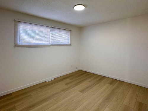 2212 72 Avenue Se, Calgary, AB - Indoor Photo Showing Other Room