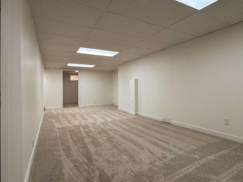 2212 72 Avenue Se, Calgary, AB - Indoor